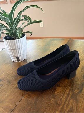 VIVAIA Melody Pro Square Toe Heels Navy US Size 7.5/8 oe EU 38.5 *LIKE NEW*